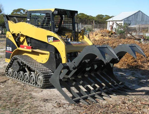 72" skid steer grapple bucket front view
84" rock grapple on skid steer in action
Close-up of dual hydraulic cylinder and hose setup
Heavy-duty tines and steel frame
Grapple holding large rocks and debris