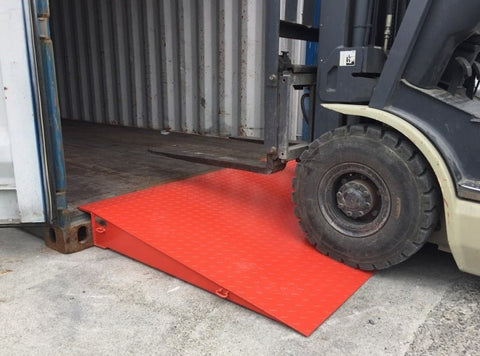 18,000 lb capacity steel container ramp with safety side guards