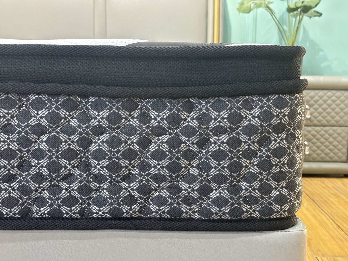 Night Star 12" Bamboo Top Mattress – side angle view
Plush bamboo quilted memory foam mattress top
Night Star eco-friendly mattress packaging
Queen size bed with 12-inch plush mattress
Breathable microfiber top and high-density foam base