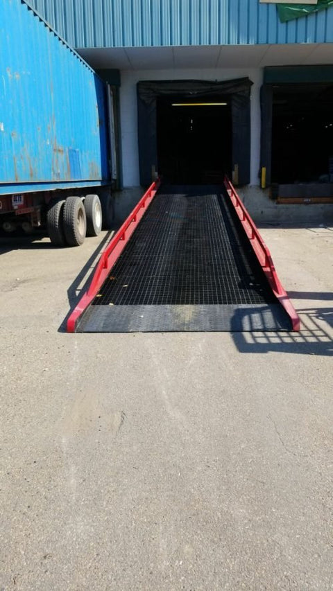 Industrial steel dock loading ramp with anti-slip surface