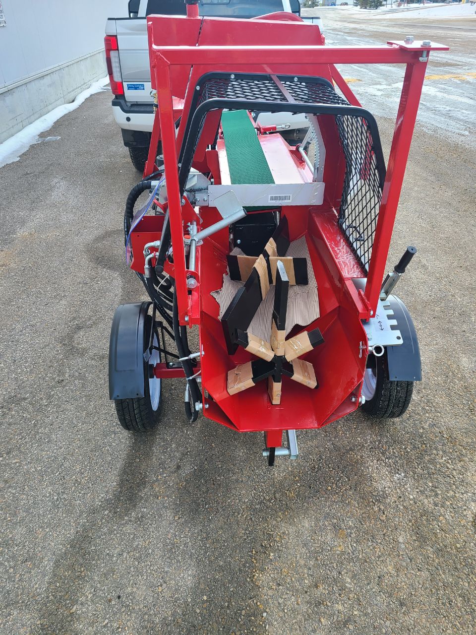 Blue Viper Firewood Processor – Full Trailer Setup
BVFP Model – STIHL Bar Saw Firewood Cutting System
Hydraulic Log Conveyor on Blue Viper Processor
Rear View of Blue Viper BVFP Wood Processor Trailer