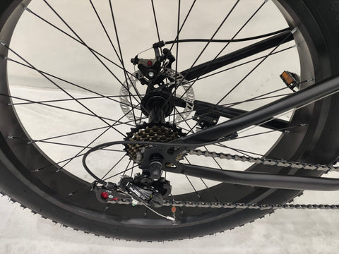 Deviant 26 inch fat tire bike side view on beach
Close-up of Shimano gear and disc brakes
All-terrain mountain bike with wide tires
Fat bike for snow, sand, and trails - Deviant 26 inch