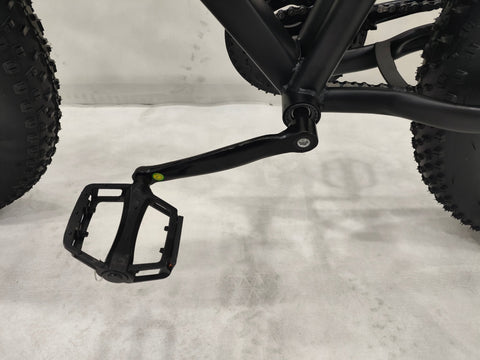 Deviant 26 inch fat tire bike side view on beach
Close-up of Shimano gear and disc brakes
All-terrain mountain bike with wide tires
Fat bike for snow, sand, and trails - Deviant 26 inch