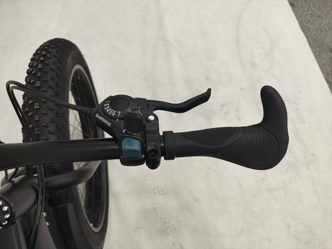 Deviant 26 inch fat tire bike side view on beach
Close-up of Shimano gear and disc brakes
All-terrain mountain bike with wide tires
Fat bike for snow, sand, and trails - Deviant 26 inch