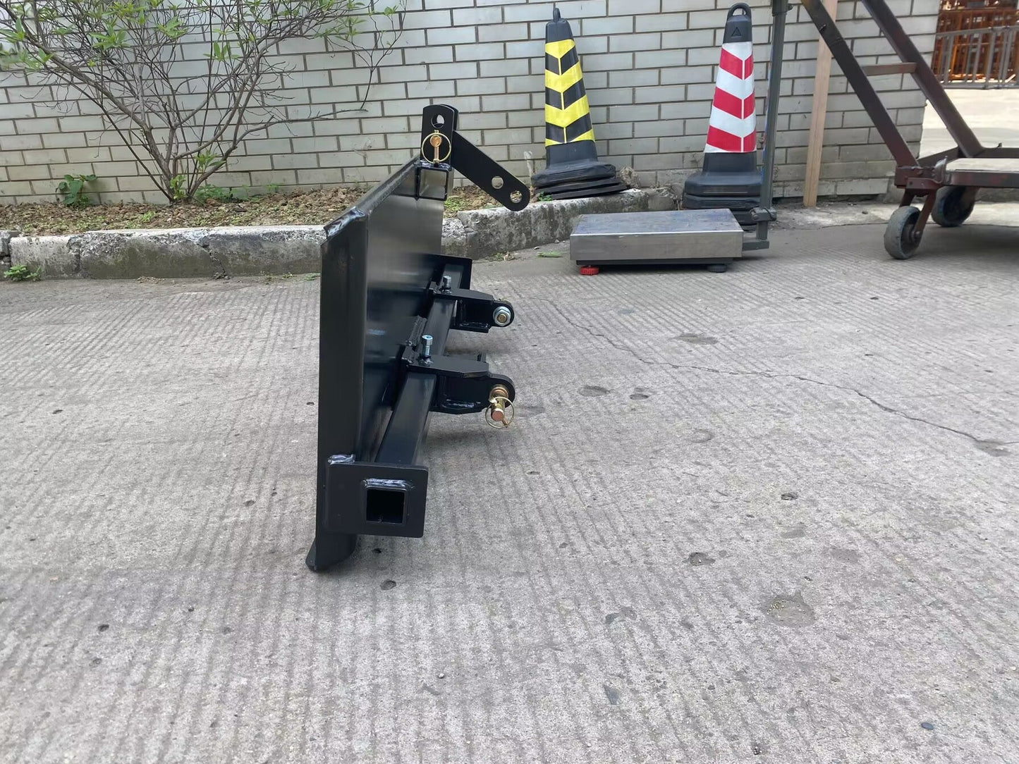 Heavy-duty 3-point skid steer adapter plate front view
Universal tractor quick attach plate with welds
3/8” thick steel 3-point adapter plate for tractors and loaders
3-point hitch adapter for John Deere, Kubota, Bobcat
Side view of universal 3-point quick attach adapter plate