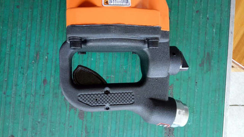 1 inch air impact gun with heavy-duty socket kit
Industrial pneumatic impact wrench for automotive use
Air-powered impact gun and sockets on workbench
High-torque pneumatic wrench set in packaging