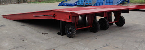 Adjustable height steel dock ramp for warehouse use