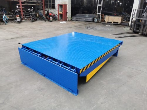 Side view of 20,000 lb electric dock ramp at warehouse