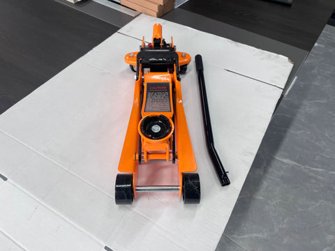 2.5 Ton Low Profile Hydraulic Floor Jack – Side View with Dual Pistons
Hydraulic Floor Jack in Orange – Lift Arm Close-up
2.5 Ton Jack – Low Clearance Front Profile
Full View of Dual Piston Hydraulic Jack with Rubber Saddle