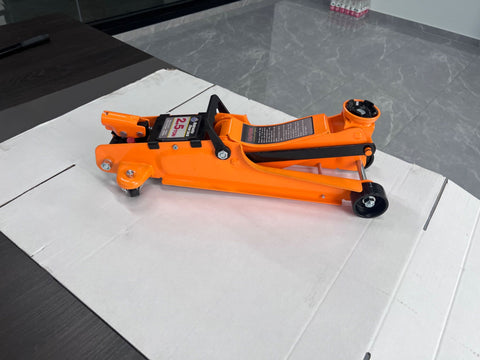 2.5 Ton Low Profile Hydraulic Floor Jack – Side View with Dual Pistons
Hydraulic Floor Jack in Orange – Lift Arm Close-up
2.5 Ton Jack – Low Clearance Front Profile
Full View of Dual Piston Hydraulic Jack with Rubber Saddle