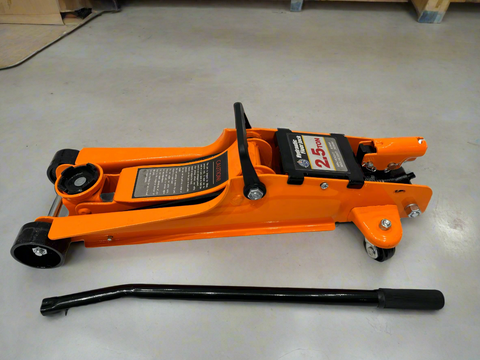 2.5 Ton Low Profile Hydraulic Floor Jack – Side View with Dual Pistons
Hydraulic Floor Jack in Orange – Lift Arm Close-up
2.5 Ton Jack – Low Clearance Front Profile
Full View of Dual Piston Hydraulic Jack with Rubber Saddle
