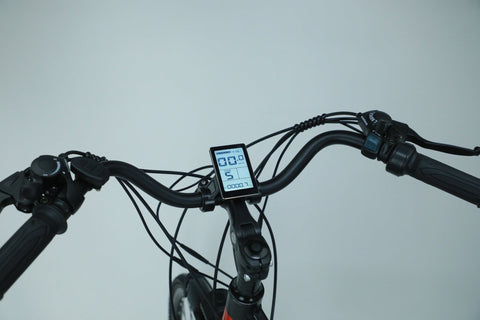 28 inch electric city cruiser bike – side view
350W rear hub motor close-up on e-bike
Lightweight aluminum e-bike with step-through frame
Display panel and handlebar view of electric bike
21-speed electric commuter bike on city road