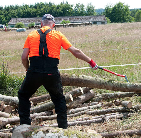 28-inch red-handled hookaroon log lifting tool
Close-up of boron steel hook with toothed edge
Person lifting firewood using ergonomic hookaroon
Firewood tool with non-slip grip and curved hook
Log grabber tool for outdoor stacking and handling