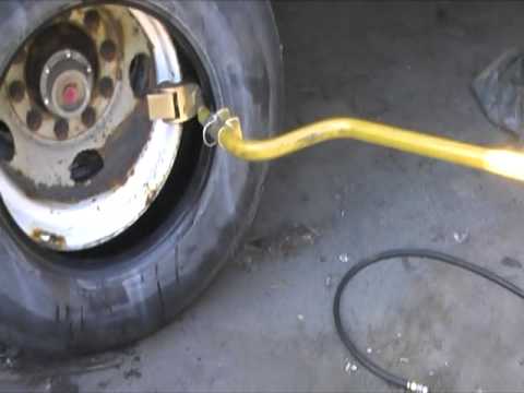 3-Piece Tire Mount and Demount Tool Set for Trucks – Full Kit
Mount and Demount Bars with Bead Keeper for Truck Tires
Heavy-Duty Tire Changing Tool Kit – Ergonomic Design
Tire Tool Set in Use – Suitable for 17.5" to 24.5" Tires