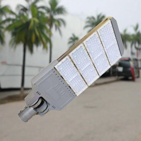 400W LED street light IP65 waterproof housing
600W high lumen yard light adjustable mounting
Gray outdoor LED security light fixture close-up
Side view of LED light with heat sink fins
Daylight white LED floodlight for outdoor use