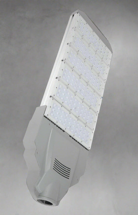 400W LED street light IP65 waterproof housing
600W high lumen yard light adjustable mounting
Gray outdoor LED security light fixture close-up
Side view of LED light with heat sink fins
Daylight white LED floodlight for outdoor use