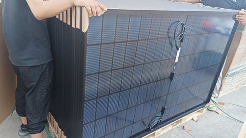 Front view of 440W bifacial solar panel with dual glass
All-black high-efficiency solar panel for residential rooftops
440W solar panel with monocrystalline silicon cells
Bifacial solar panel with MC4 connectors
Backside view of dual glass solar module for off-grid use