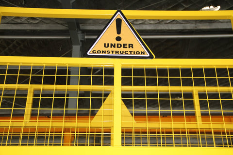 Heavy-duty yellow steel trench shield (front view)
Telescoping trench box in industrial job site
Construction-grade excavation shield with reinforced frame