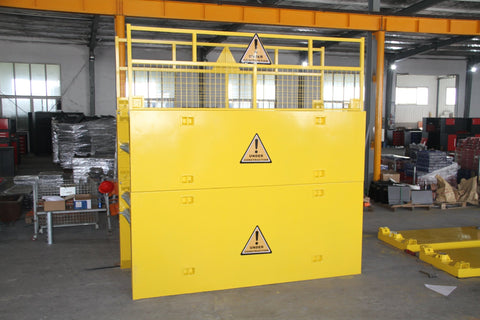 Heavy-duty yellow steel trench shield (front view)
Telescoping trench box in industrial job site
Construction-grade excavation shield with reinforced frame