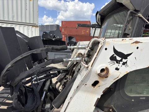 72" hydraulic grapple bucket on skid steer
Skid steer rock grapple front view
Close-up of grapple teeth and hoses
Dual-cylinder grapple open position
Grapple attachment lifting heavy debris