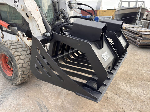 72" hydraulic grapple bucket on skid steer
Skid steer rock grapple front view
Close-up of grapple teeth and hoses
Dual-cylinder grapple open position
Grapple attachment lifting heavy debris