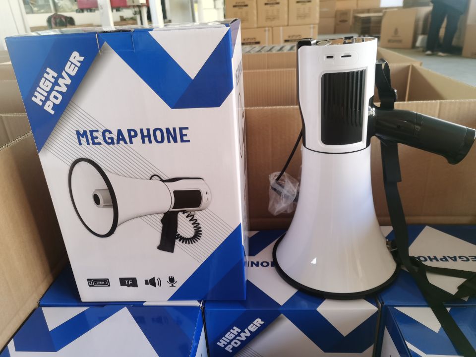 80W white Bluetooth megaphone with shoulder strap
Megaphone PA speaker with USB and SD card ports
Rechargeable handheld megaphone with built-in mic
Megaphone in outdoor sports setting
Megaphone speaker kit with accessories included