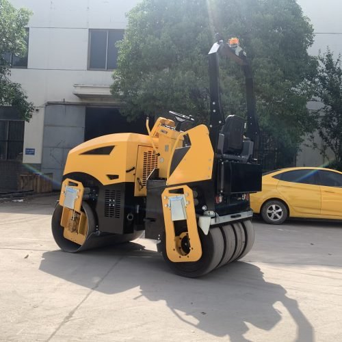 3.5-Ton Tandem Vibratory Roller in yellow – front view
Double drum asphalt compactor on-site
Side view of articulated soil roller
Yanmar engine vibratory roller parked for demonstration