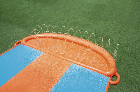 Kids racing on Bestway triple water slide
Three-lane orange slip and slide in backyard
Built-in sprinklers on Bestway water slide
Bestway Aqua Ramp start with splash effect
Inflatable water slide for kids and families