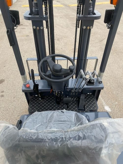 CanLift 4000 LBS orange electric forklift with 118” lift and 42” forks
Profile shot of forklift with raised mast and battery housing
Rear view of forklift with control panel and operator seat
42” heavy-duty forks and solid tires
Close-up of fork shifting mechanism