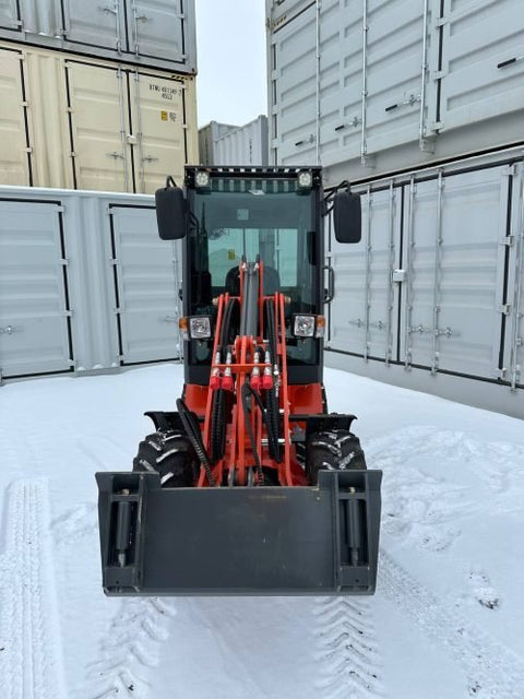 CanLift EREL10 electric wheel loader side view
Red electric wheel loader lifting materials
Bobcat-style quick hitch on CanLift loader
72V battery electric loader in warehouse
Heavy-duty compact loader with bucket attachment