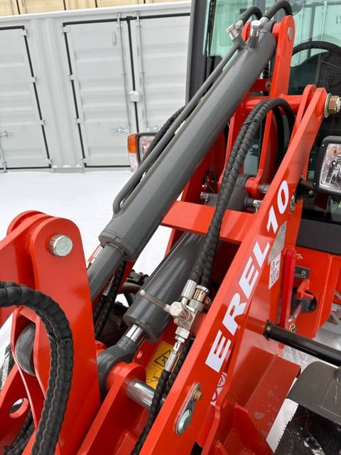 CanLift EREL10 electric wheel loader side view
Red electric wheel loader lifting materials
Bobcat-style quick hitch on CanLift loader
72V battery electric loader in warehouse
Heavy-duty compact loader with bucket attachment