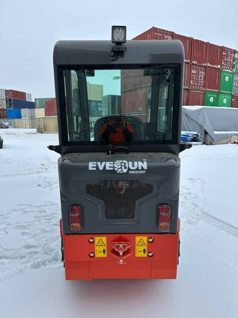 CanLift EREL10 electric wheel loader side view
Red electric wheel loader lifting materials
Bobcat-style quick hitch on CanLift loader
72V battery electric loader in warehouse
Heavy-duty compact loader with bucket attachment