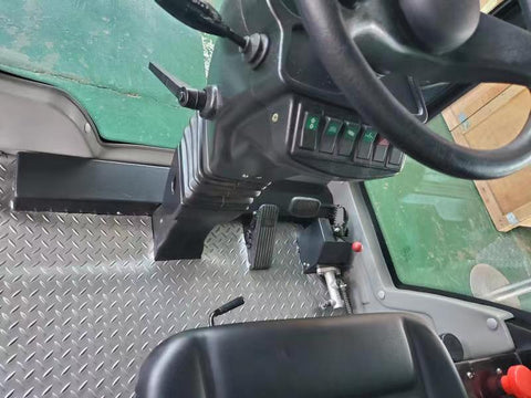 Fully enclosed ride-on industrial floor sweeper in green
Electric road sweeper with 200L tank and enclosed cabin
Commercial cleaning machine for streets and factories
High-capacity ride-on floor sweeper with water tank