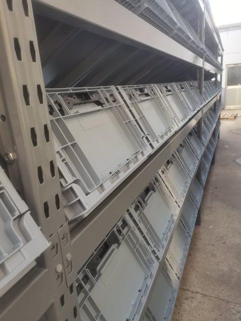 SR81050 heavy-duty steel storage rack with slanted shelves
Industrial warehouse rack system with 4 bays
Slanted shelving system for commercial equipment storage
Close-up view of steel rack frame and shelf detail
High capacity industrial racking with powder-coated finish