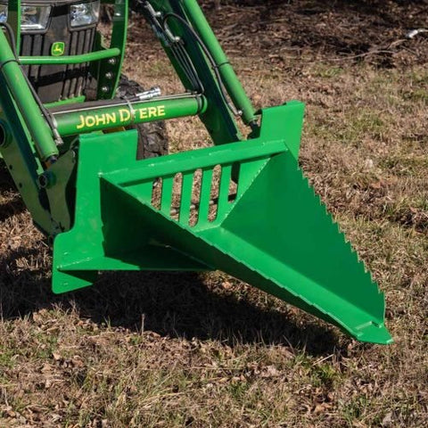 Heavy-duty stump bucket for John Deere tractor – AR400 steel, green
Side profile of tree root removal bucket with serrated edge
John Deere stump bucket attached to tractor – reinforced gussets
|Wide-angle view of stump bucket with laser-cut backplate