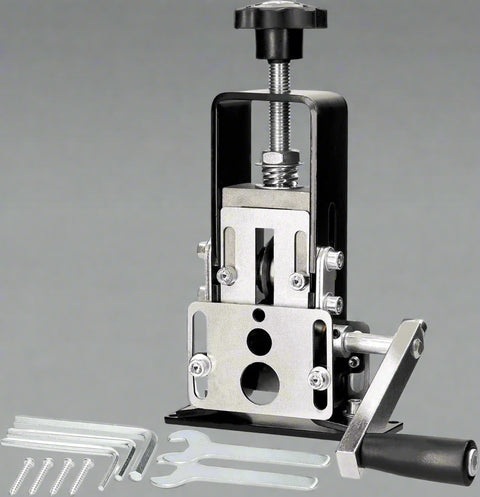 Dual-mode wire stripping machine – front view
Electric wire stripper with manual crank
Compact wire stripper with cable in slot
Manual & electric cable peeler – operation example
Drill-compatible wire stripping machine full kit