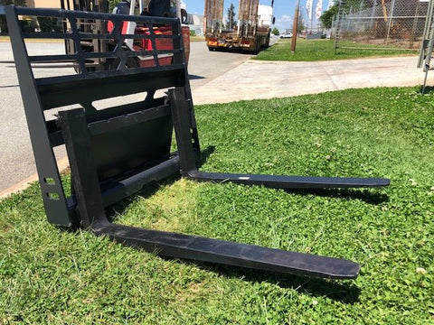 Mini skid steer pallet fork attachment with 2205 lb lift capacity
Heavy-duty pallet forks for Dingo-style mini loaders
Black steel frame and tines for mini skid steer forklift attachment
Compact pallet fork attachment mounted on mini track loader