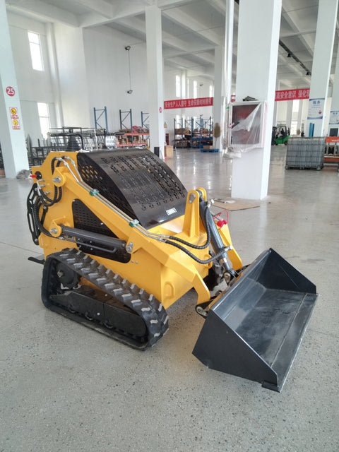 “T380 compact skid steer loader with rubber tracks”
“T460 mini tracked loader for landscaping and excavation”
“Heavy-duty skid steer with universal quick attach plate”
“Tracked compact construction loader in yellow”