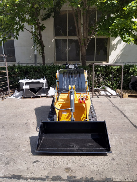 “T380 compact skid steer loader with rubber tracks”
“T460 mini tracked loader for landscaping and excavation”
“Heavy-duty skid steer with universal quick attach plate”
“Tracked compact construction loader in yellow”