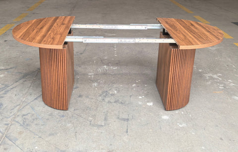Reeded extendable dining table in a modern kitchen
Close-up of woodgrain tabletop texture
Side view showing the table expansion mechanism
Modern farmhouse dining table in retracted state
Seating for 4–8 guests with expandable design