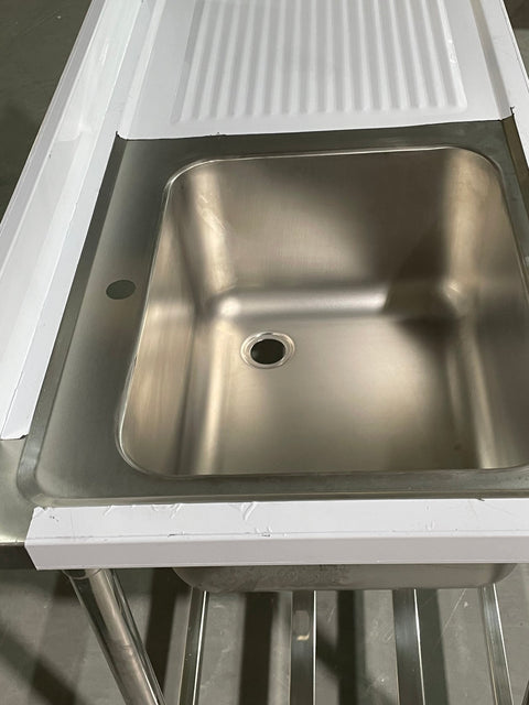 Stainless steel sink with right drainboard and backsplash
Freestanding commercial sink for food prep
Single bowl kitchen sink with undershelf
Heavy-duty stainless sink station front view
Restaurant-grade sink unit with drainboard