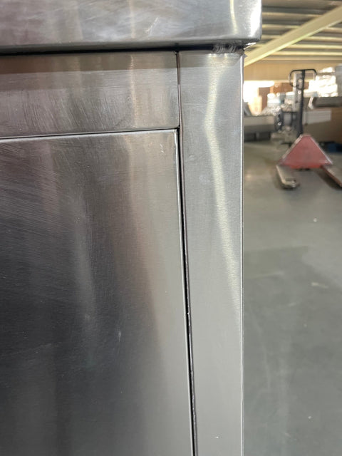 Stainless steel utility storage cabinet front view
Double-door steel cabinet with locking system
Internal shelves in garage tool locker
Heavy-duty stainless cabinet side angle
Commercial-grade storage cabinet in workshop