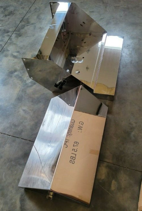 "30 inch stainless steel battery step box for Peterbilt trucks"
"Heavy-duty battery storage box with polished finish"
"Polished stainless step box compatible with Peterbilt 359, 379, 388, 389"
"Truck battery box with reinforced base and secure lid straps"