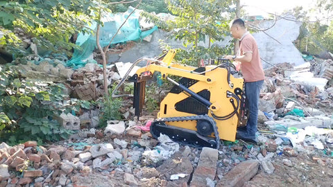“T380 compact skid steer loader with rubber tracks”
“T460 mini tracked loader for landscaping and excavation”
“Heavy-duty skid steer with universal quick attach plate”
“Tracked compact construction loader in yellow”