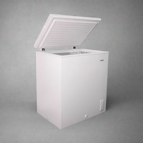 Siebel white chest freezer – 5 cu. ft. model
XF402 mid-size deep freezer – 14 cu. ft. capacity
XF650 commercial chest freezer – 23 cu. ft. size
Top-opening white freezer with lift handle
Siebel freezer lineup – multiple storage sizes