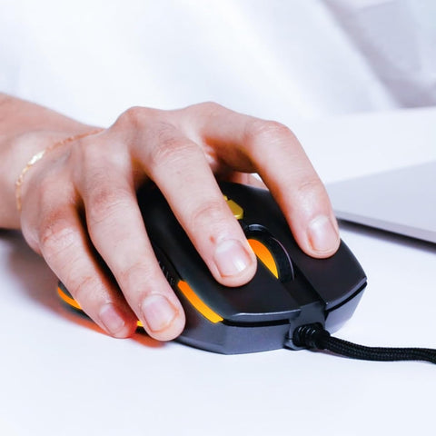 Unbreakable Gaming Souris de jeu filaire M - 1 : légère, haute performance – Capteur réglable jusqu'à 12 000 DPI – Forme ergonomique confortable et prise en main texturée – Gris acier avec LED et - with | Sold by Uncle Wiener's Wholesale