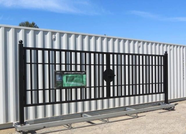 20 FT Galvanized Steel Farm Driveway Gate with Black Powder-Coated Finish – TM18NCC