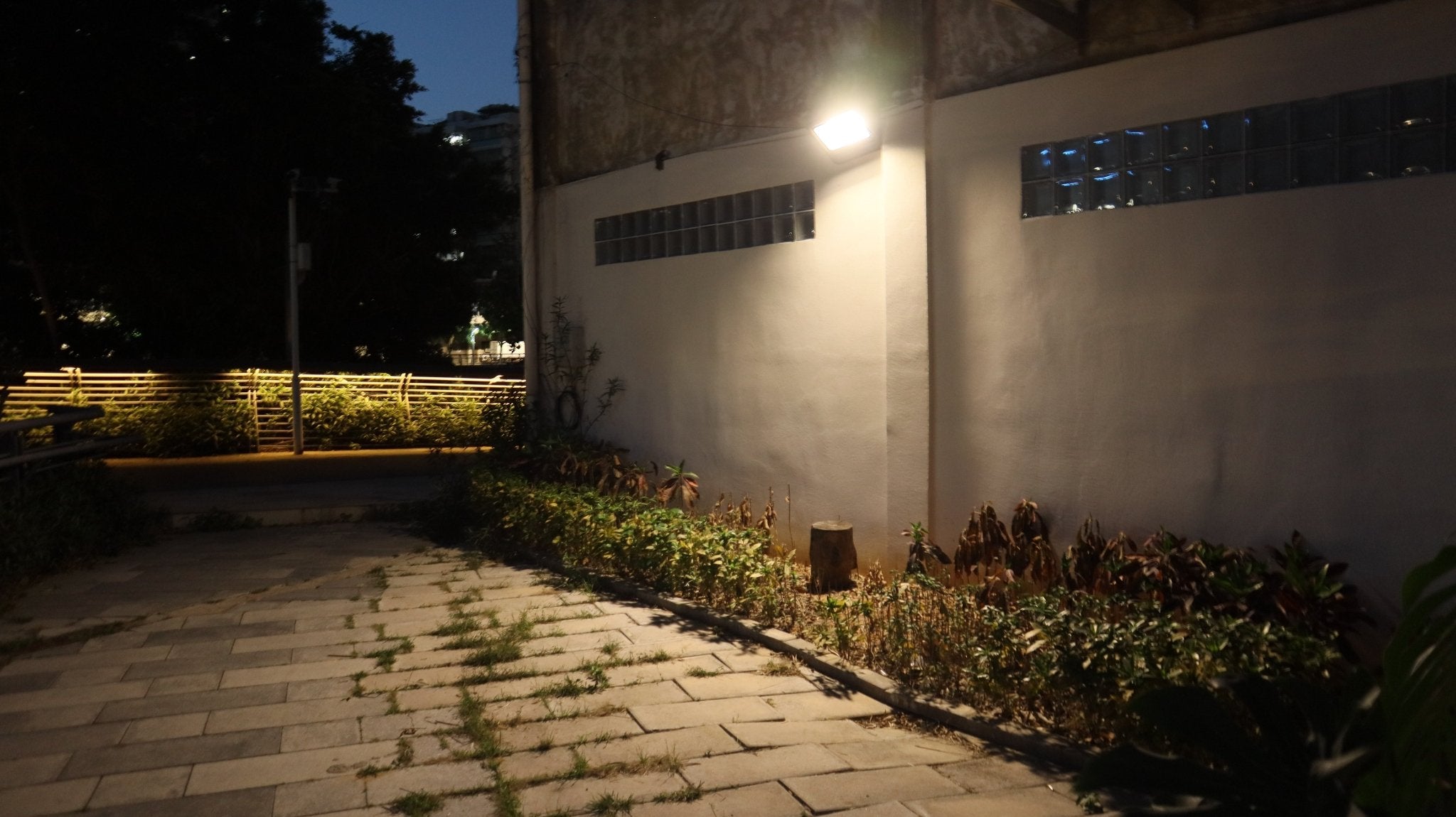 200W Solar LED Flood Light 3 Color Temperature Outdoor Security Light QYJM13200W - with | Sold by Uncle Wiener's Wholesale