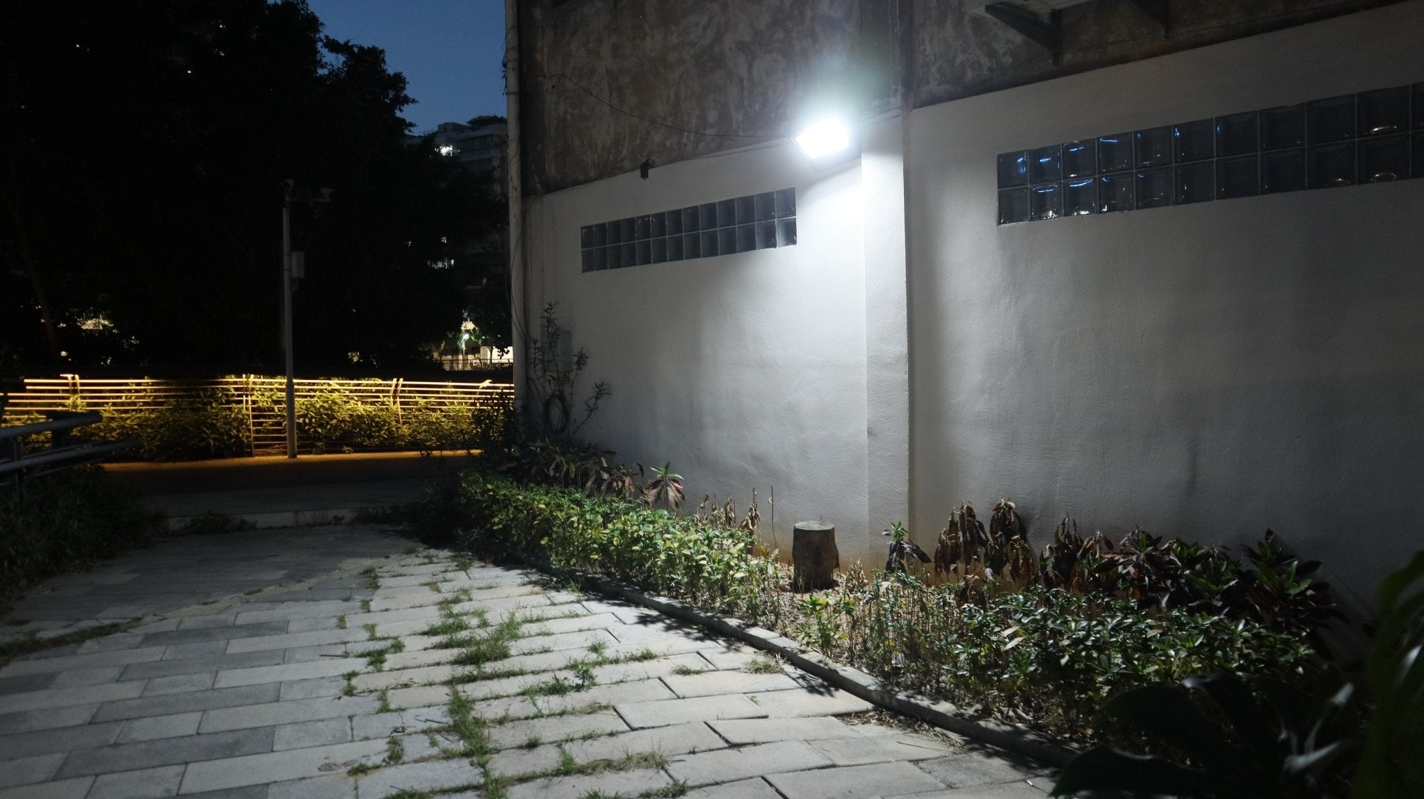 200W Solar LED Flood Light 3 Color Temperature Outdoor Security Light QYJM13200W - with | Sold by Uncle Wiener's Wholesale