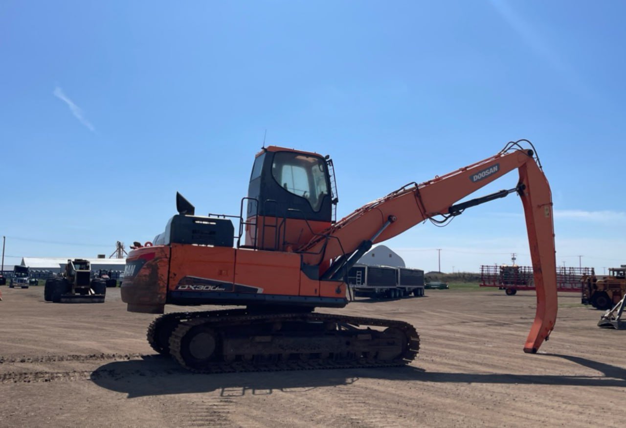 2015 Doosan DX300LC - 5 Track Material Handler | Runs, Some Issues | Complete Machine for Sale - with | Sold by Uncle Wiener's Wholesale